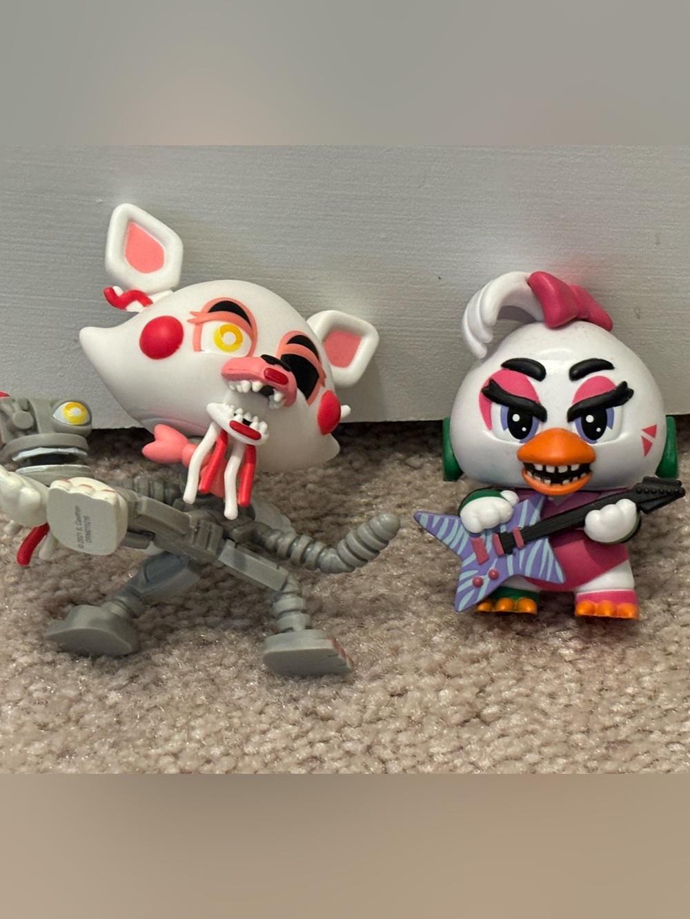 Five Nights at Freddy's Mangle Foxy Glamrock Chica Funko Mystery Mini Figure